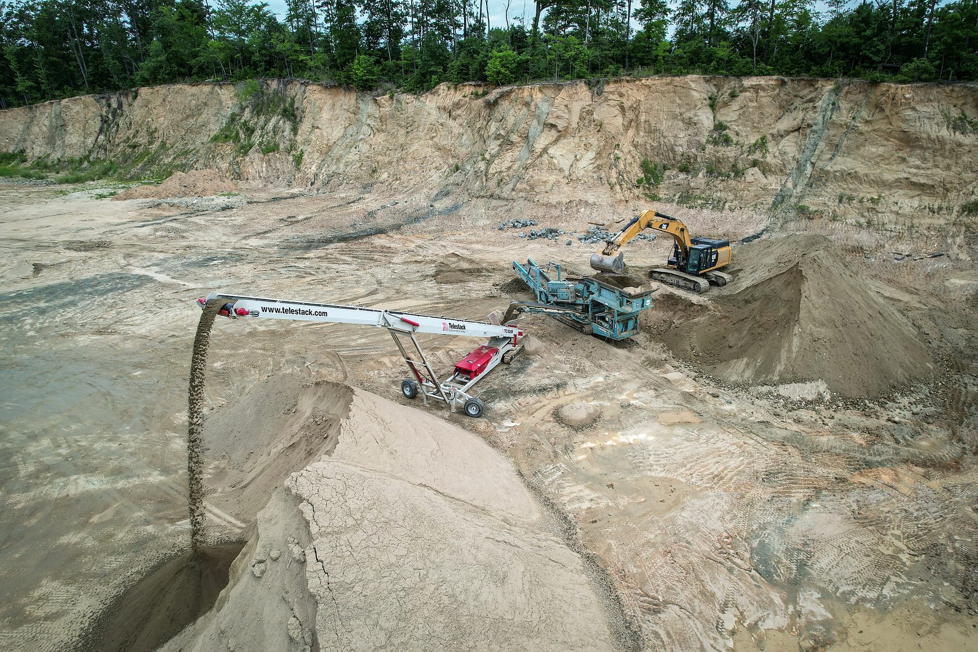 Conveyor stacking screened Sandrock inside Viewmont Sandrock Pit