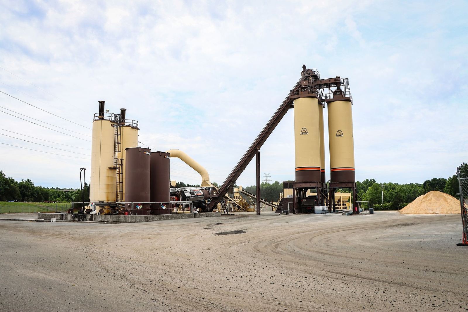 Asphalt plant where A-1 crushes millings for reuse